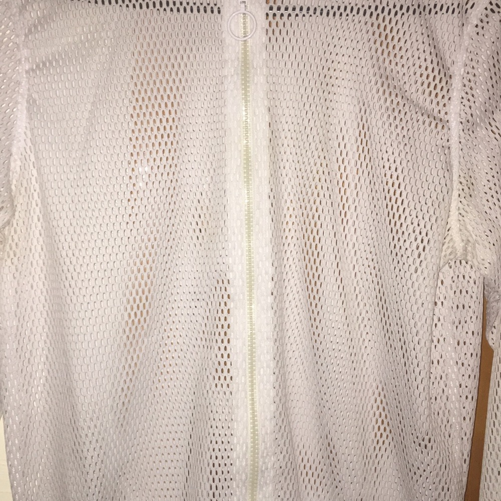 A jacket - Picture 2 of 4